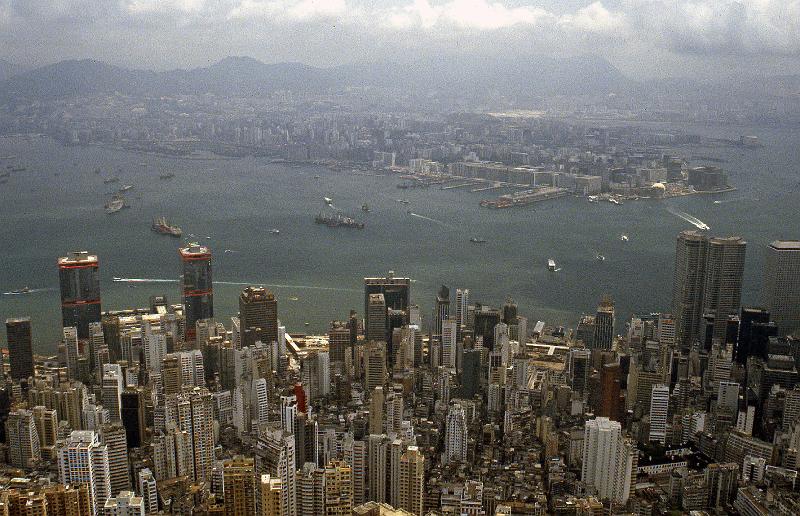 China-01-Seib-1986.jpg - Hong Kong, dependent territory of the British Empire, view from Victoria Peak (© Roland Seib)
