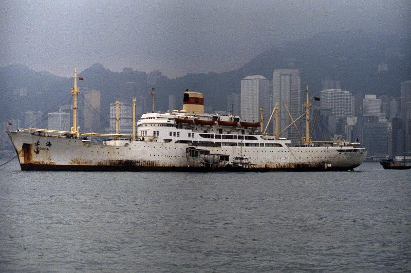 China-09-Seib-1986.jpg - Ocean liner Shanghai (weekly service from Hong Kong to Shanghai)(© Roland Seib)