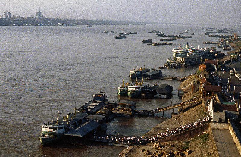 China-24-Seib-1986.jpg - Ferries on the Yangtze River, Wuhan (© Roland Seib)