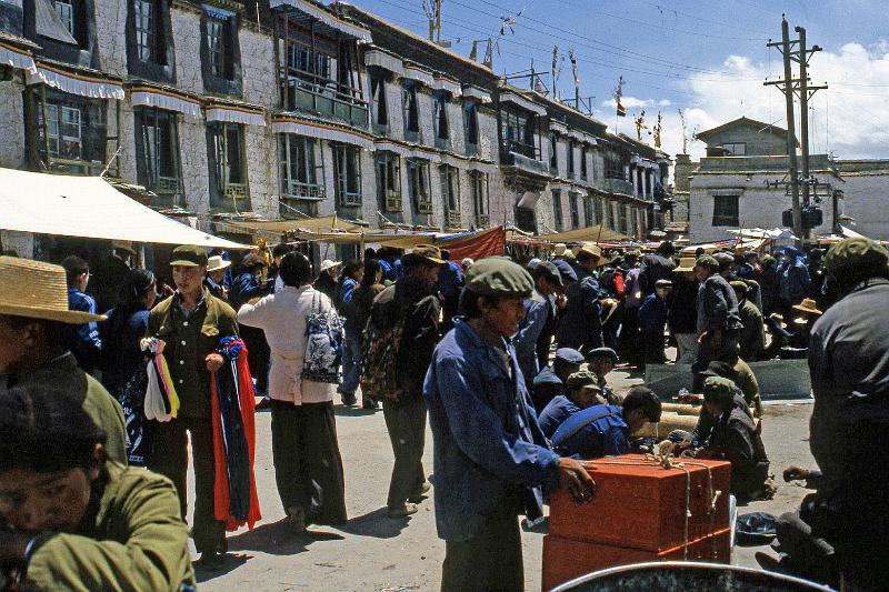 China-41-Seib-1986.jpg - The old city next to the Jokhang temple (© Roland Seib)