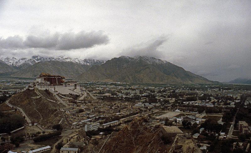 China-43-Seib-1986.jpg - Lhasa valley (© Roland Seib)