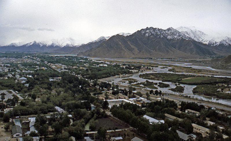 China-45-Seib-1986.jpg - Lhasa valley (© Roland Seib)