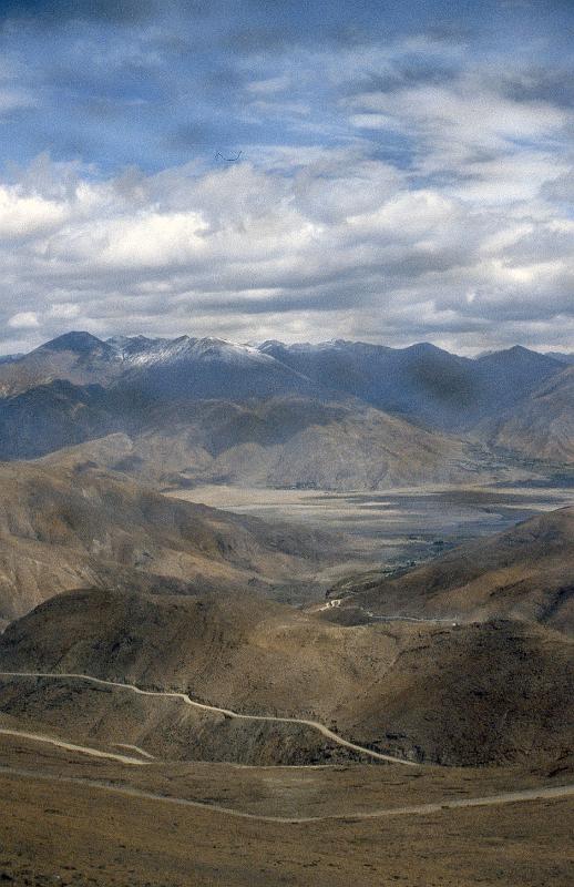 China-48-Seib-1986.jpg - On the way to the monastery Ganden (© Roland Seib)