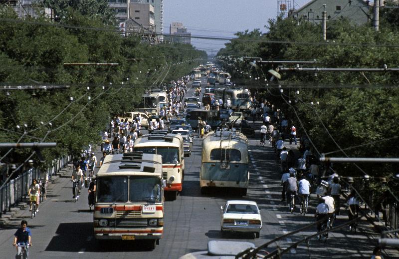 China-74-Seib-1986.jpg - One of the main avenues of Beijing (© Roland Seib)