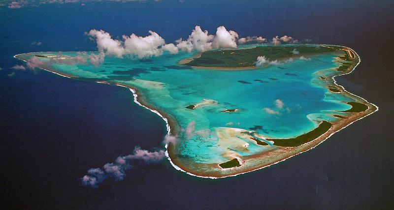 Cook-43-Seib-2011.jpg - Aerial view from Aitutaki (photo from an advertisement by www.islandhoppervacations.com, Avarua)(Photo by Roland Seib)