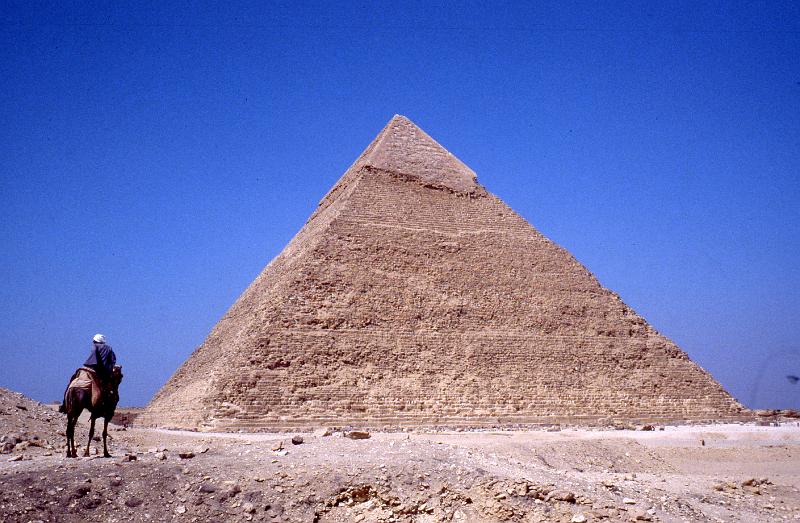 Egypt-14-Seib-1980.jpg - Middle Pyramid of Chephren of Giza (Photo by Roland Seib)