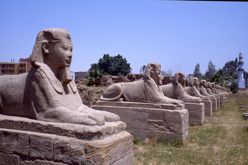 Egypt-20-Seib-1980.jpg - Sphinx alley in the direction of the temple complex of Karnak Photo by Roland Seib)