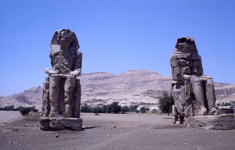 Egypt-22-Seib-1980.jpg - Memnon colossi (Photo by Roland Seib)