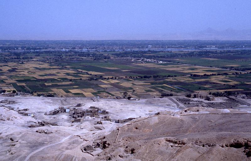 Egypt-30-Seib-1980.jpg - View to the east (Photo by Roland Seib)