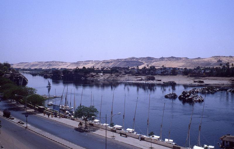 Egypt-31-Seib-1980.jpg - Nile near Aswan (Photo by Roland Seib)