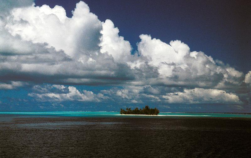 FranzPoly-01-Seib-1994.jpg - Motu, Reef Islet, Bora Bora (© Roland Seib)