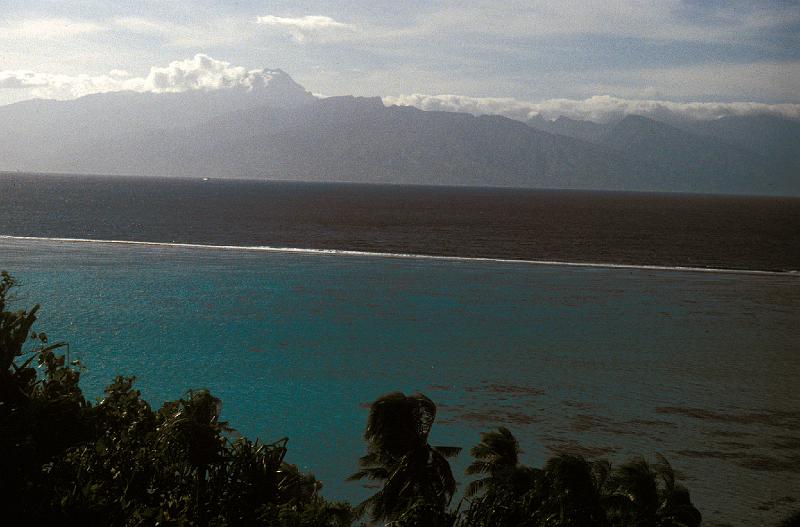 FranzPoly-06-Seib-1994.jpg - Tahiti, view from Moorea (© Roland Seib)