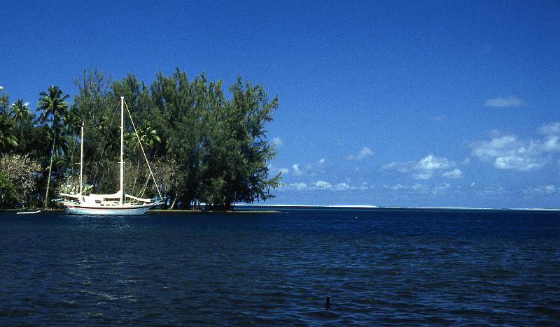 FranzPoly-10-Seib-1994.jpg - Bay, Tahiti (© Roland Seib)