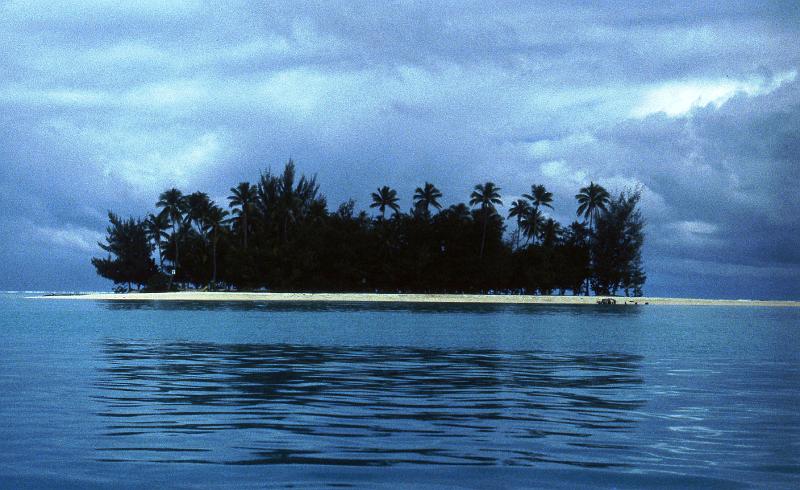 FranzPoly-19-Seib-1994.jpg - Motu, Bora Bora (© Roland Seib)