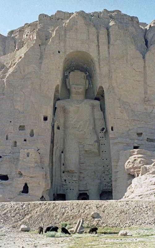 India-10-Seib-1978.jpg - Buddha of Bamiyan, with 53 m the world's tallest standing statue of Buddha, carved in the sixth or seventh century; dynamited by Taliban in 2001 (© Roland Seib)