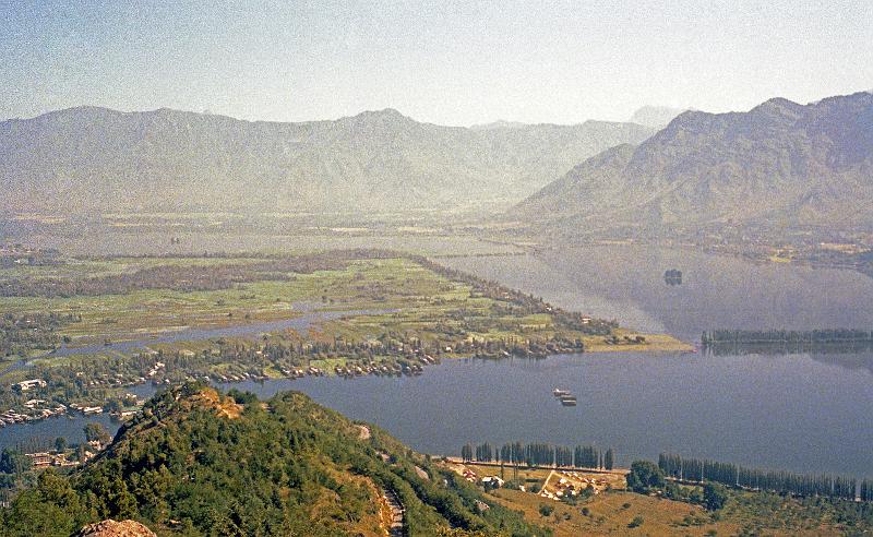 India-29-Seib-1978.jpg - Dal Lake, Srinagar, state of Jammu and Kashmir, Northern India; formerly known as Venice of the East (© Roland Seib)