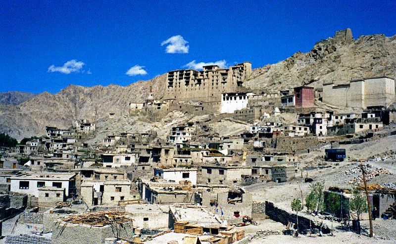 India-39-Seib-1978.jpg - Leh, state of Jammu and Kashmir, India; dominated by the “small” Potala, the Leh Palace (3.524 m)(© Roland Seib)