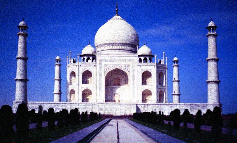 India-60-Seib-1978.jpg - Mausoleum Taj Mahal in Agra, completed 1653, at midnight and full moon (© Roland Seib)