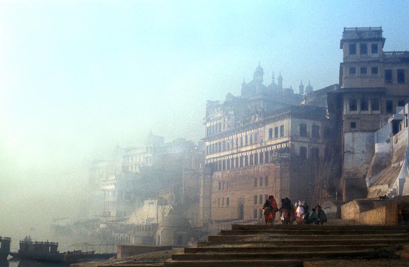 India-64-Kugler.jpg - Varanasi or Benares at the banks of the Ganges (© Werner Kugler)