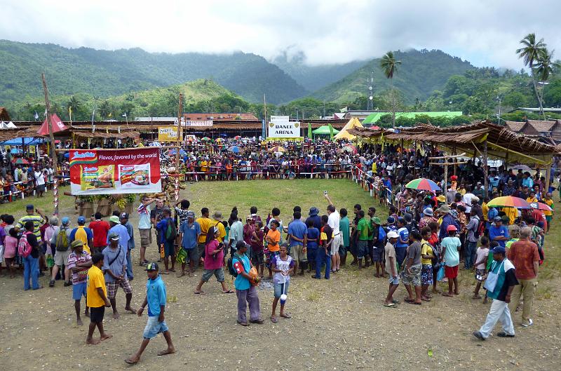 PNG2-17-Seib-2012.jpg - Dance area at the festival (Photo by Roland Seib)