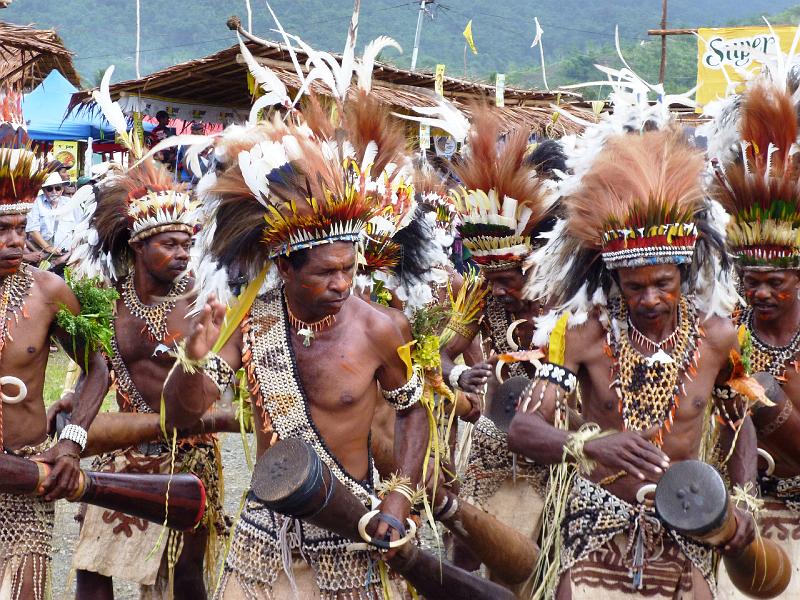 PNG2-18-Seib-2012.jpg - Dance performers (Photo by Roland Seib)