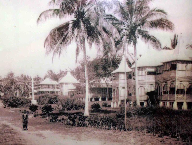 PNG7-27.jpg - Hotel “Deutscher Hof” (“German Court”), owner New Guinea Company, Kokopo around 1905 (source photo: exhibition “Tupela Poroman. Old Ties and New Relationships”, East New Britain Historical and Cultural Centre, Kokopo)(Photo by Roland Seib)