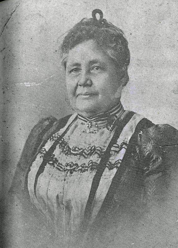 PNG7-32b-Robson.jpg - This photo probably was taken about 1892 and shows Emma in the heyday of her power and influence, just before she married Captain Kolbe  (source: Robert Williams Robson: Queen Emma, Queensland 1994, first published 1965, p. 132 K)
