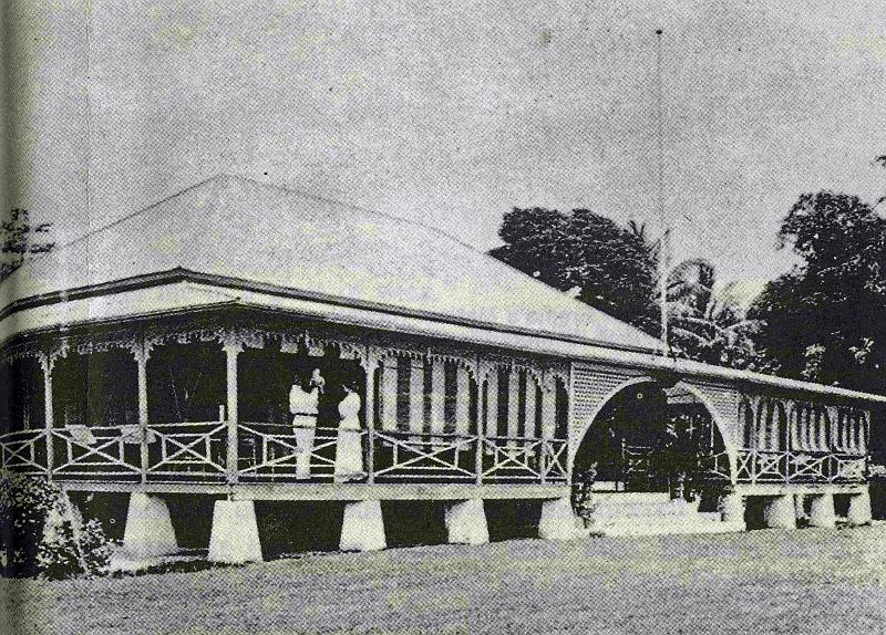 PNG7-32c-Robson.jpg - "Gunantambu", Queen Emma´s famous old house at Ralum, near Kokopo. This picture was taken about 1913 (source: Robert Williams Robson: Queen Emma, Queensland 1994, first published 1965, p. 144 M)