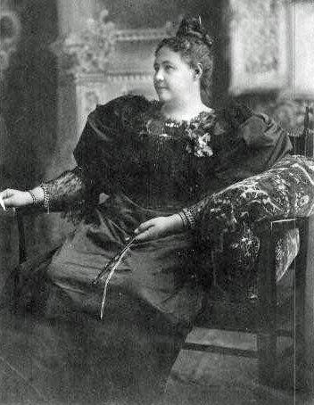 PNG7-33.jpg - “Queen” Emma, San Francisco, 1896. She sent this photo to her sister, Laura Coe  (source: http://www.pngaa.net/Photo_Gallery/QueenEmma/photo21.html; 12.2.2013)