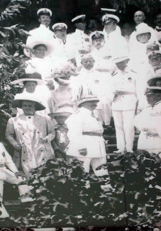 PNG7-42.jpg - The Governor, officials and navy officers, Emperor´s birthday 1911 (source photo: exhibition “Tupela Poroman. Old Ties and New Relationships”, East New Britain Historical and Cultural Centre, Kokopo)(Photo by Roland Seib)