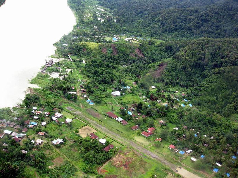 Papua1-10-Zoellner.JPG - Dabra village with its air strip near Mamberamo river (2011)(Photo by Siegfried Zöllner)
