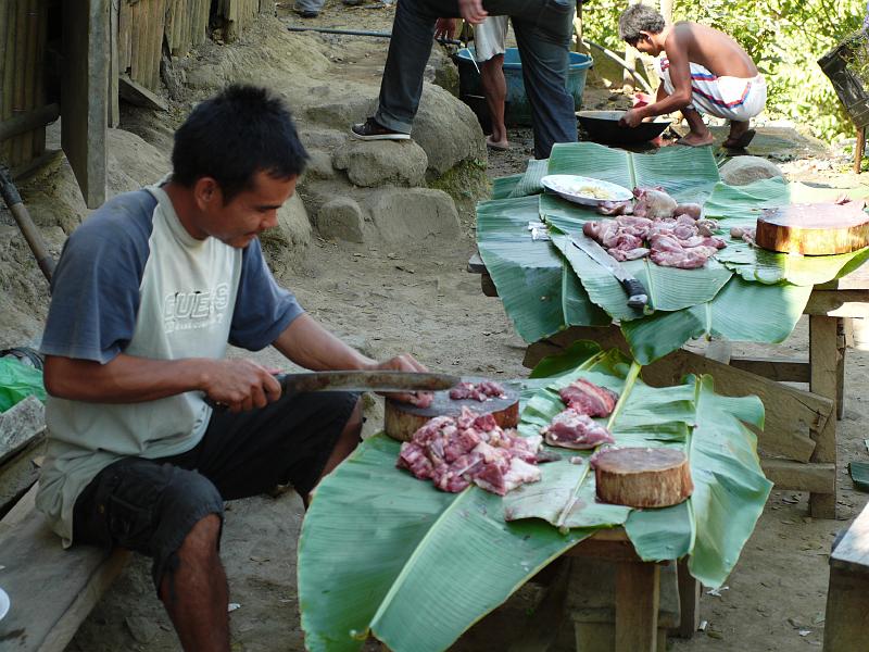Philippines-30-Seib-2012.JPG - Preparing lunch for the miners (Photo by Roland Seib)