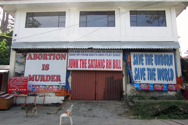 Philippines-62-Reckordt-2012.jpg - Vote against the „Reproductive Health Bill“ proposal, regulating mostly maternity protection, sex education and access to contraceptives (Photo by Michael Reckordt)
