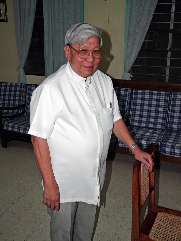 Philippines-66-Seib-2012.jpg - Catholic Bishop Dinualdo Gutierrez, staunch opponent of large-scale mining, City of Koronadal (Photo by Roland Seib)