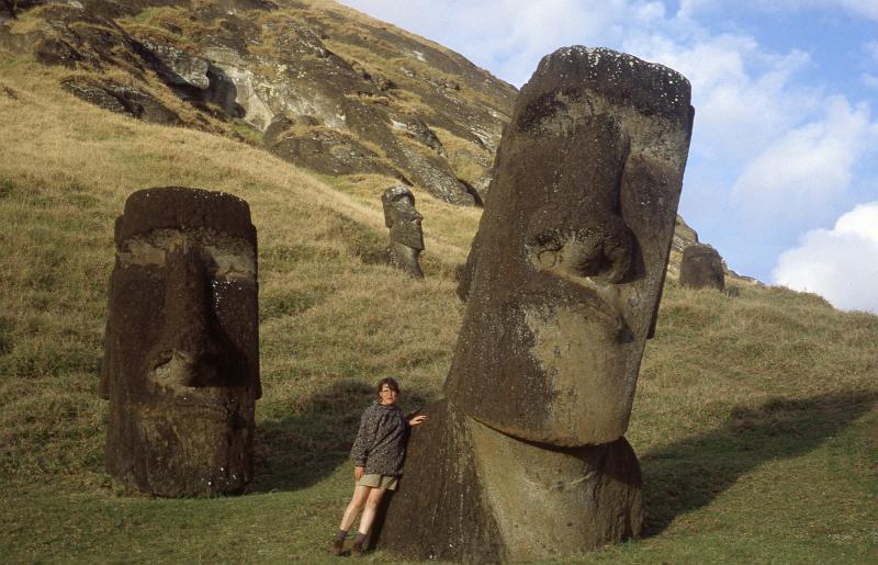 Rapanui-11b-Seib-2000.jpg - Moai (© Roland Seib)