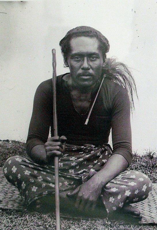 Samoa-44-Seib-2011.jpg - Molio´o, tulafale (orator) from Faleapuna, Upolu 1893 (source photo and explanation: Museum of Samoa, Apia)(Photo by Roland Seib)