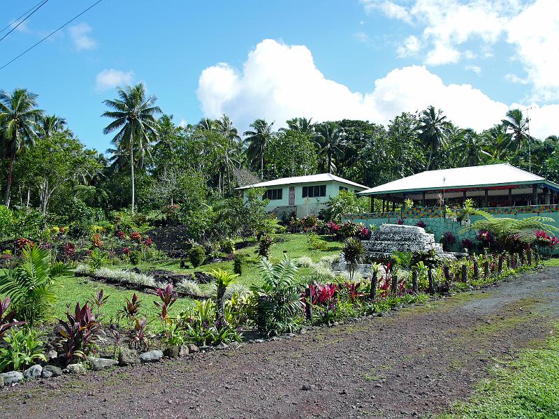 Samoa-64-Seib-2011.jpg - Residence and fale, South coast of Upolu (Photo by Roland Seib)