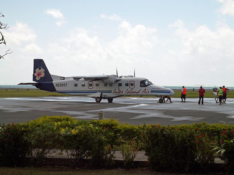 USsamoa-43-Seib-2011.jpg - Daily flight to Samoa (Photo by Roland Seib)