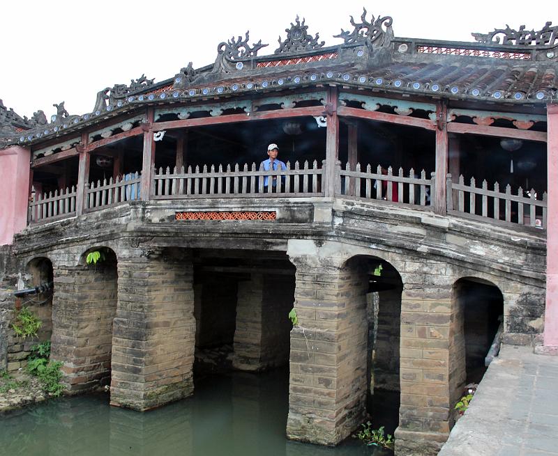 Vietnam-02-Unterkoefler-2013.jpg - Japanese bridge in ancient part of Hoi An (Photo by Alexander Unterköfler)