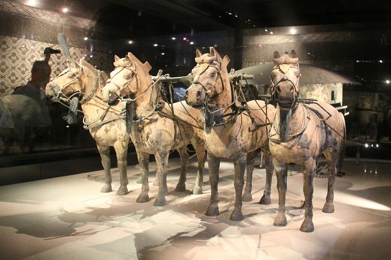 China-46-Unterkoefler-2012.JPG - Qin dynasty bronze chariot and horses, Xi'an (Photo by Dieter Unterköfler)