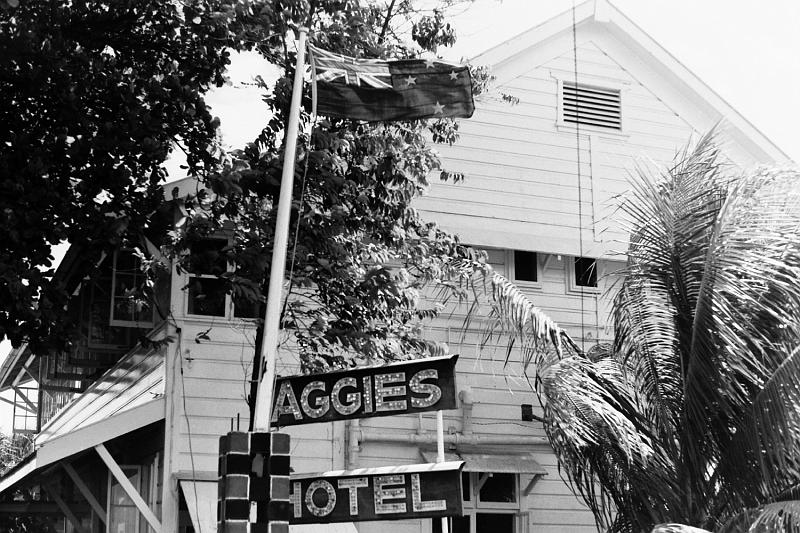 Apia-02-Hartmann-1971.JPG - Aggie Greys Hotel (Photo by Frank Hartmann)