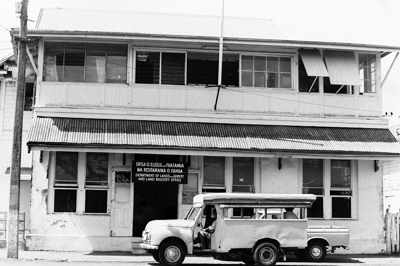 Apia-03-Hartmann-1971.JPG - Department of Lands, Survey & Land Registry Office, today New Zealand High Commission (Photo by Frank Hartmann)