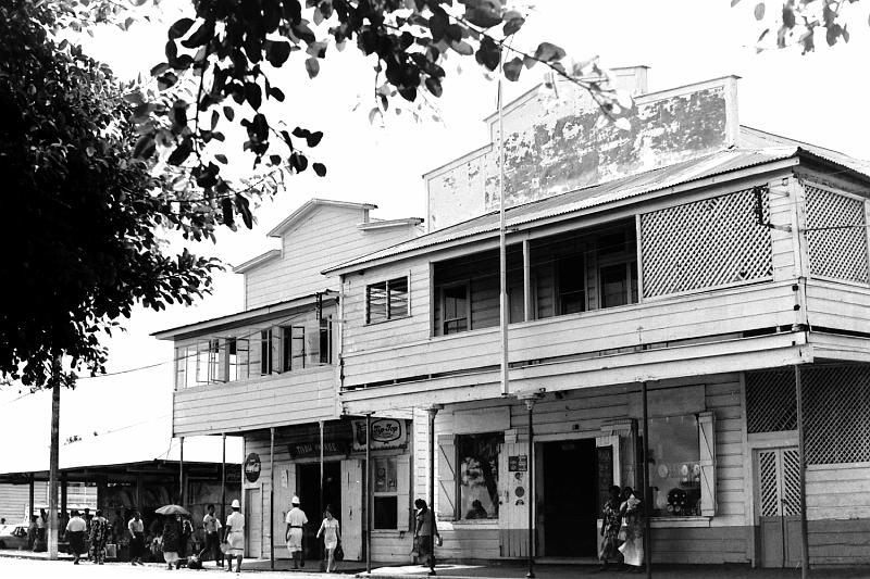 Apia-06-Hartmann-1971.JPG - Tivoli Arcade and Retail Store Tau´ese (Photo by Frank Hartmann)