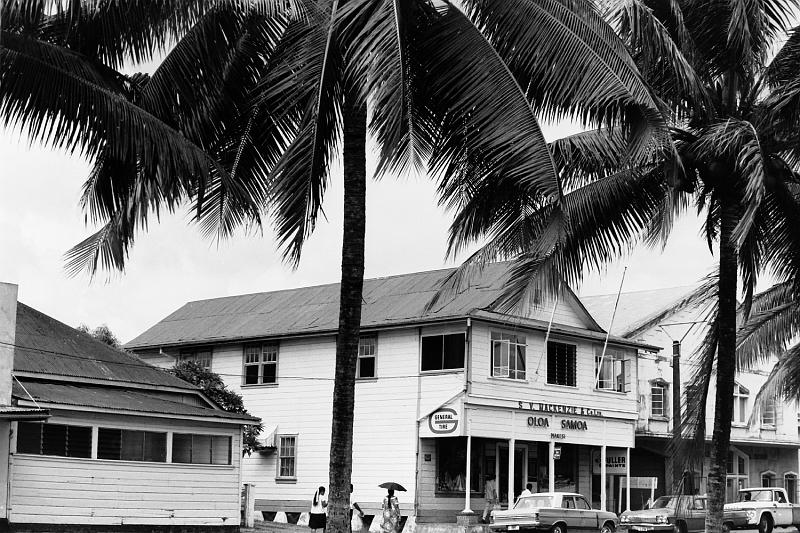 Apia-08-Hartmann-1971.JPG - S. V. Mackenzie, today Samoa Commercial Bank (Photo by Frank Hartmann)