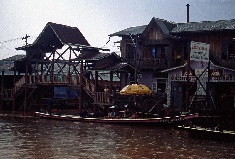 Burma-03-Seib-2002.jpg - Floating village Ywama (© Roland Seib)