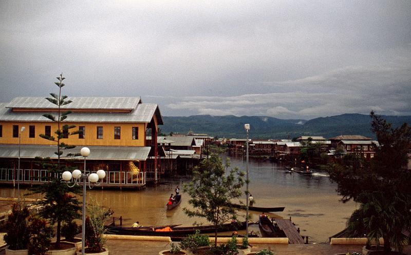 Burma-04-Seib-2002.jpg - ditto (© Roland Seib)
