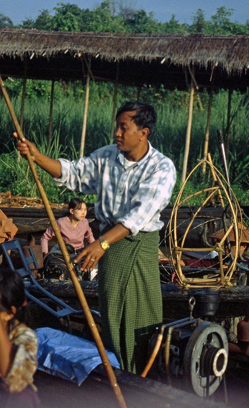 Burma-06-Seib-2002.jpg - ditto (© Roland Seib)