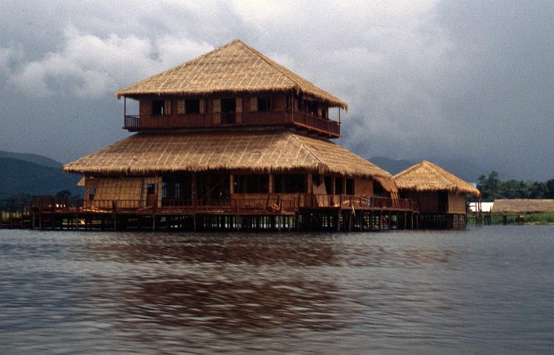 Burma-07-Seib-2002.jpg - Private residence (© Roland Seib)