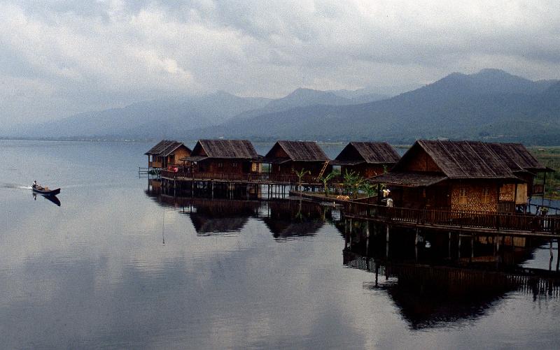 Burma-10-Seib-2002.jpg - ditto (© Roland Seib)