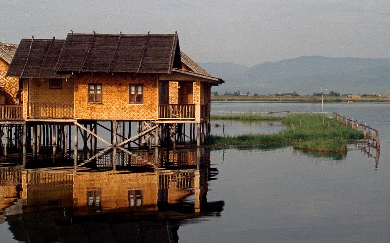 Burma-11-Seib-2002.jpg - ditto (© Roland Seib)